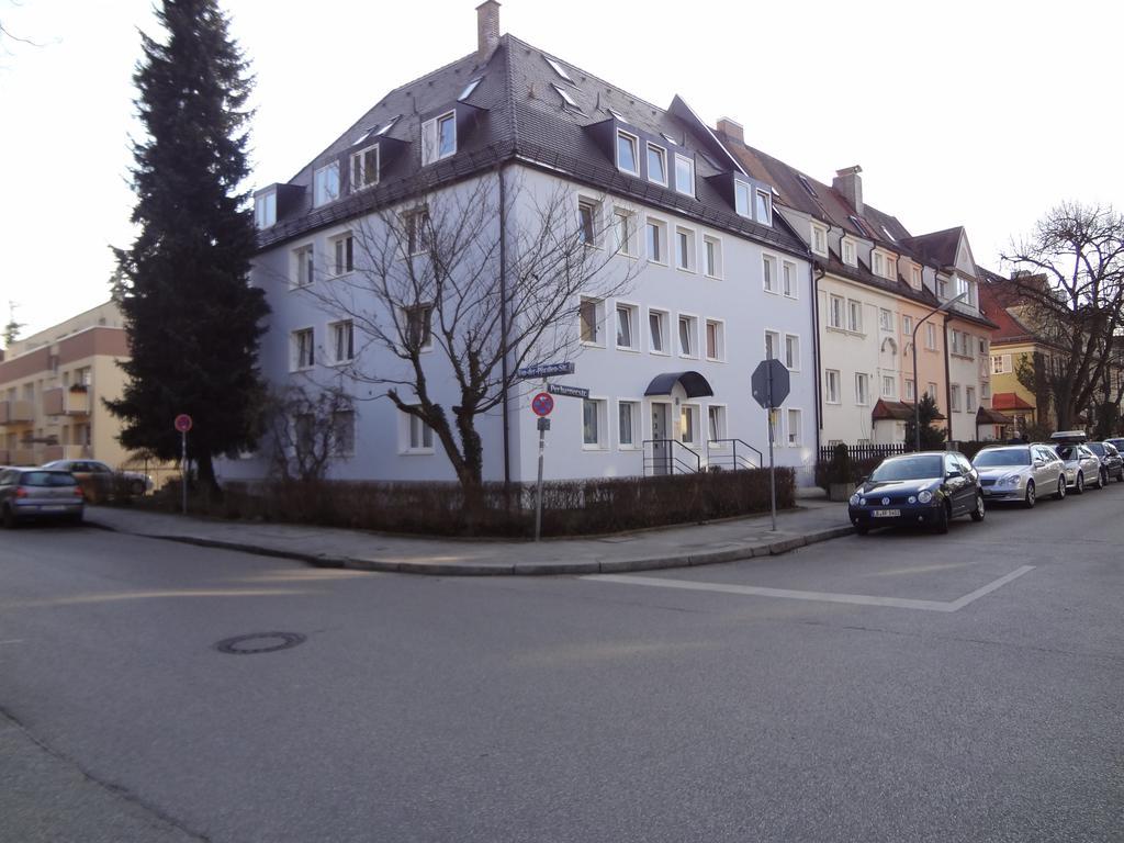 Boardinghouse Munchen-Laim Hotel Eksteriør billede